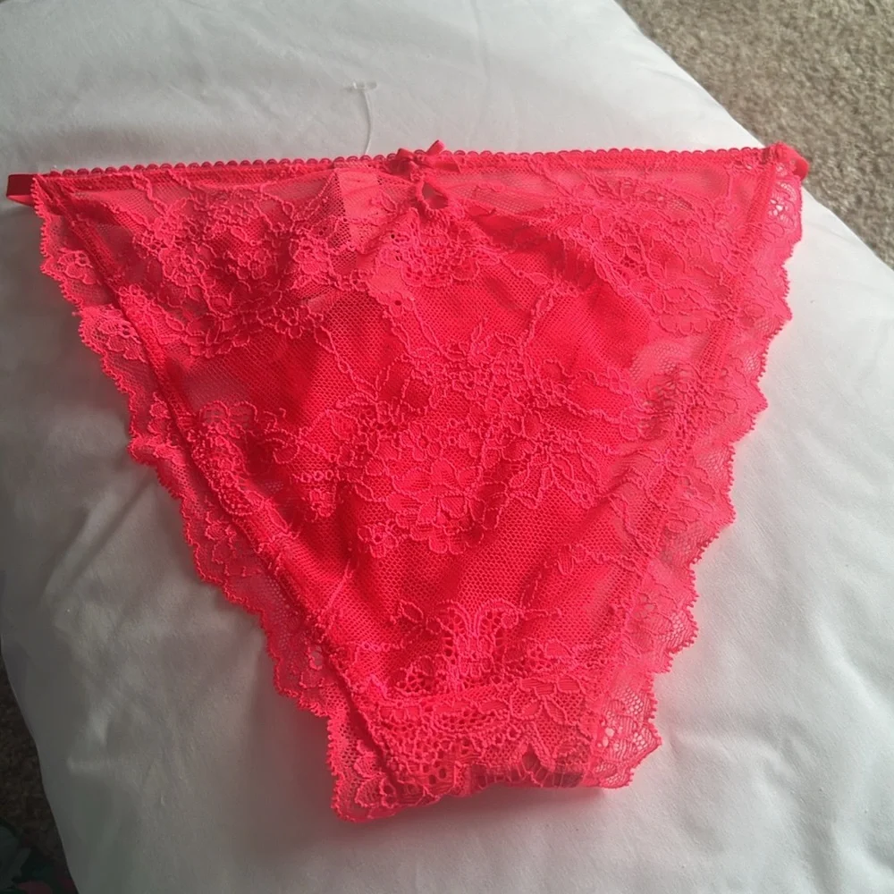 Victoria’s secret women  pink lace bikini panties size M NWT